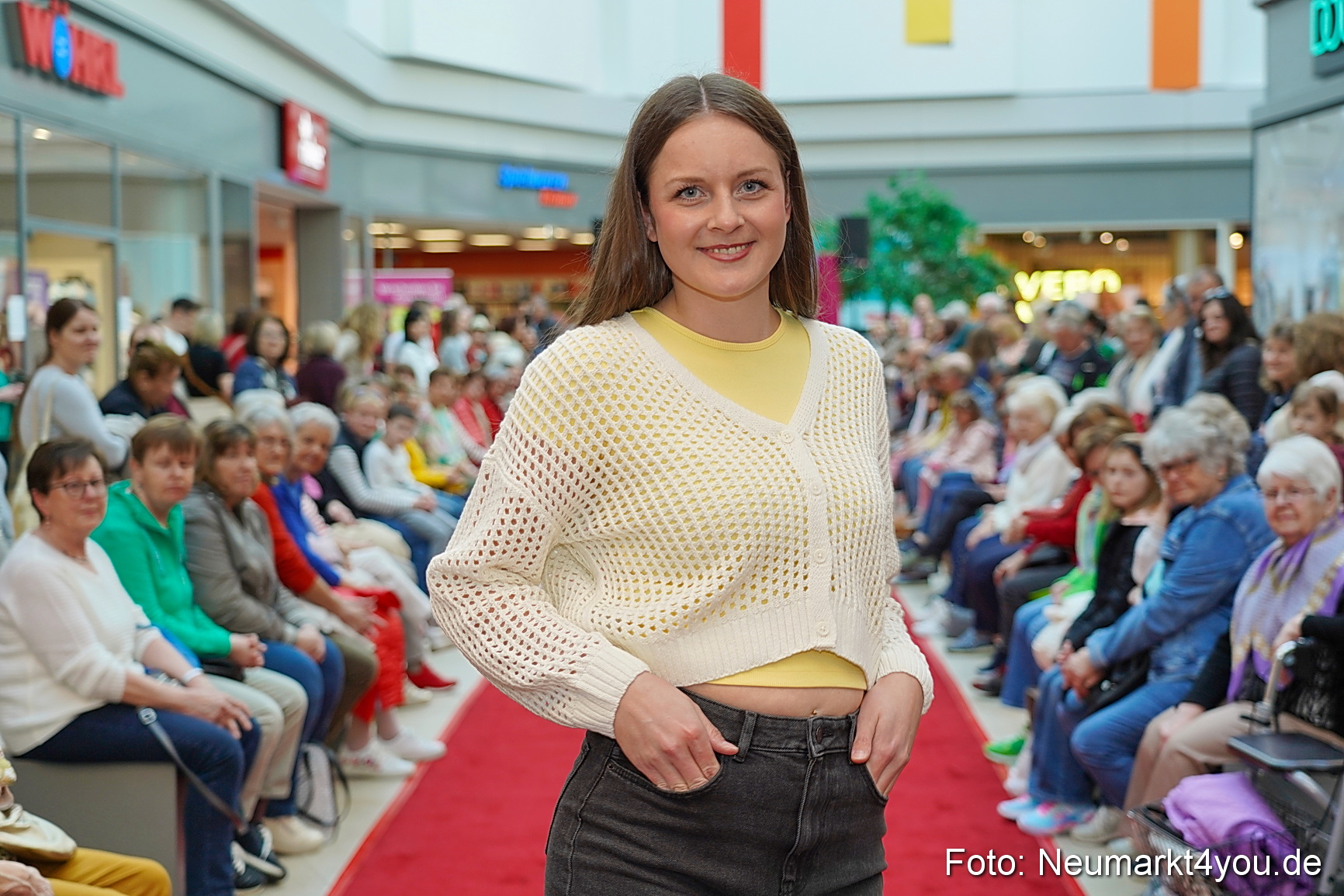 Modenschau NeuerMarkt Fruehling 2025 0022