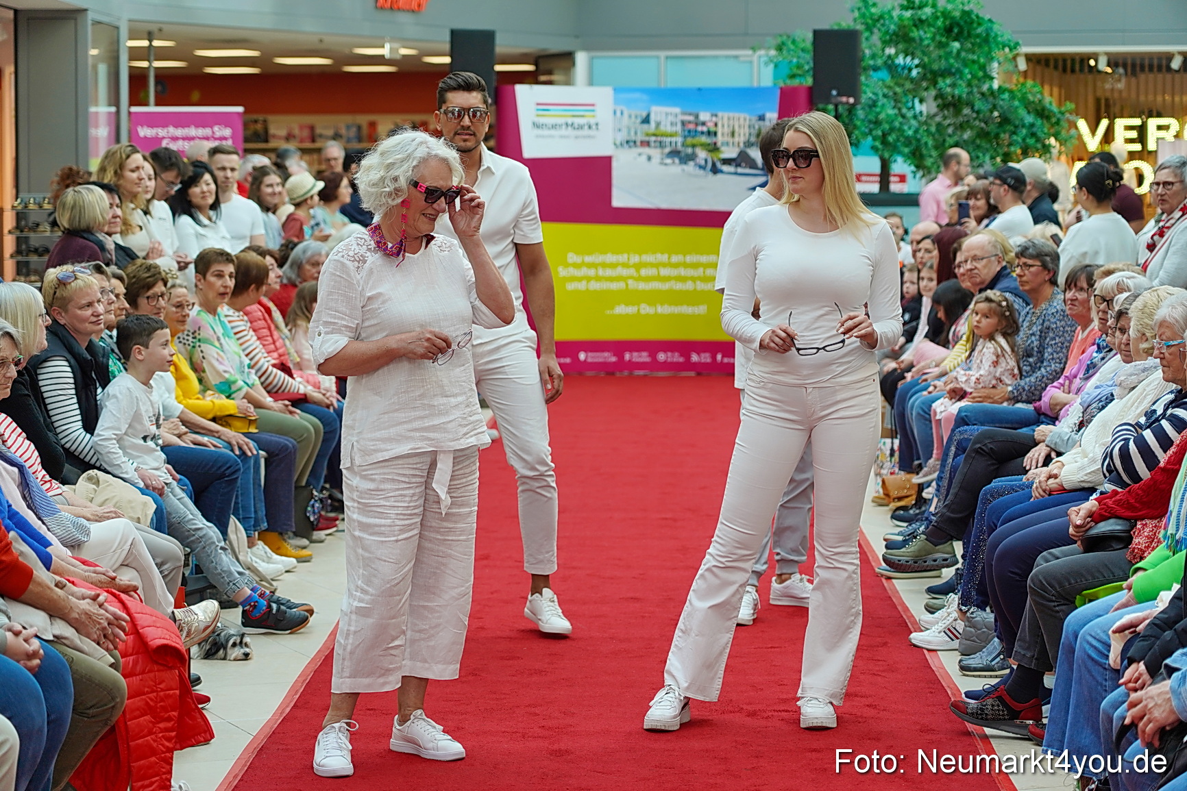 Modenschau NeuerMarkt Fruehling 2025 0033