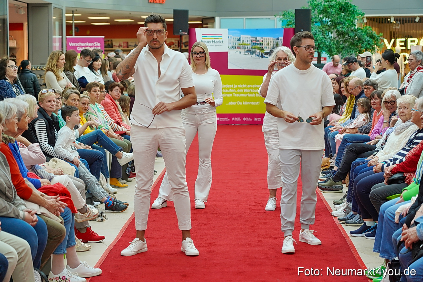 Modenschau NeuerMarkt Fruehling 2025 0036