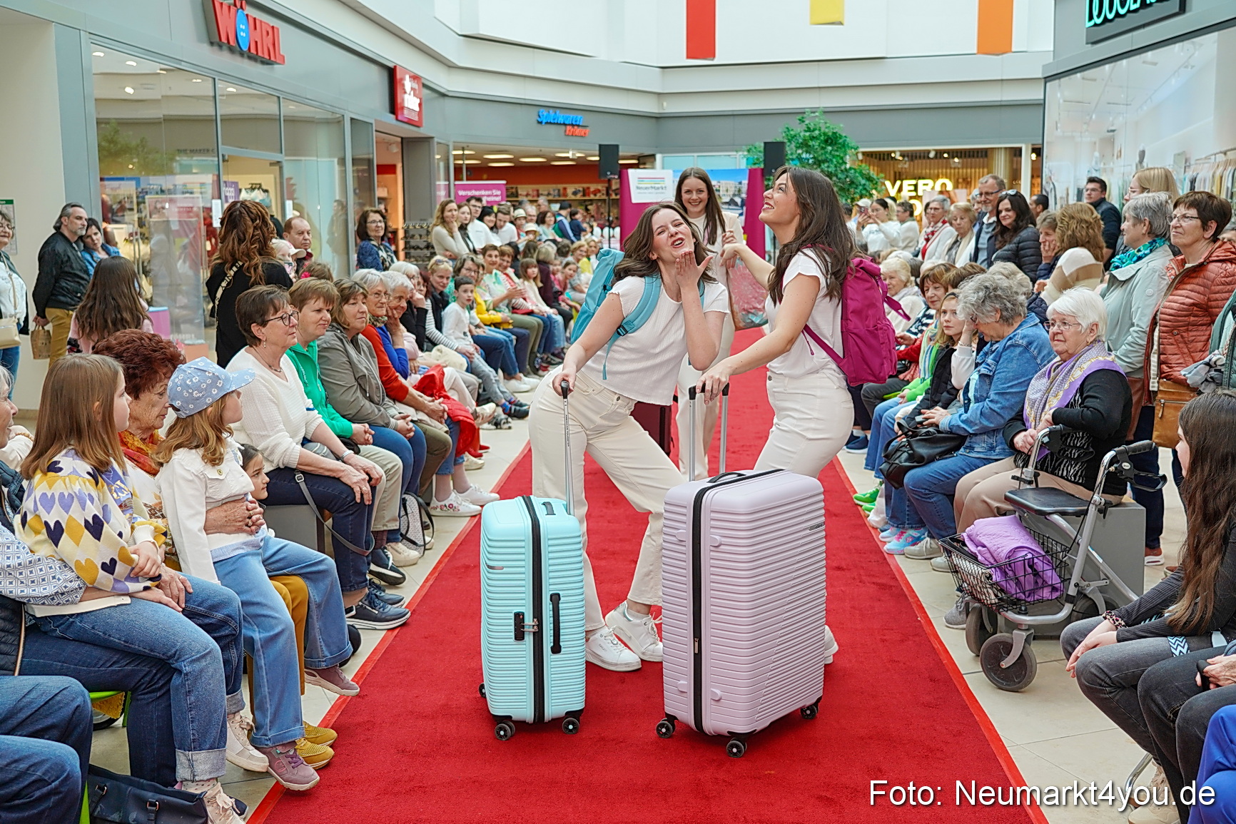 Modenschau NeuerMarkt Fruehling 2025 0045