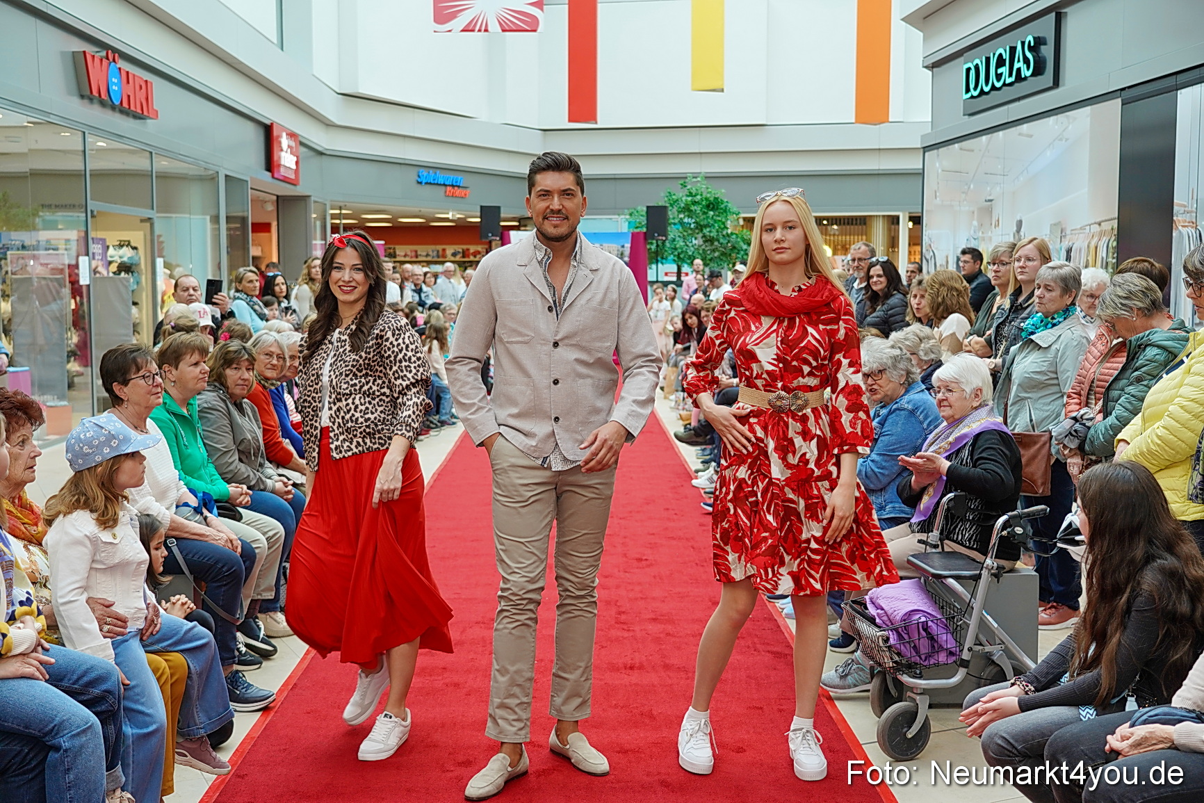 Modenschau NeuerMarkt Fruehling 2025 0055