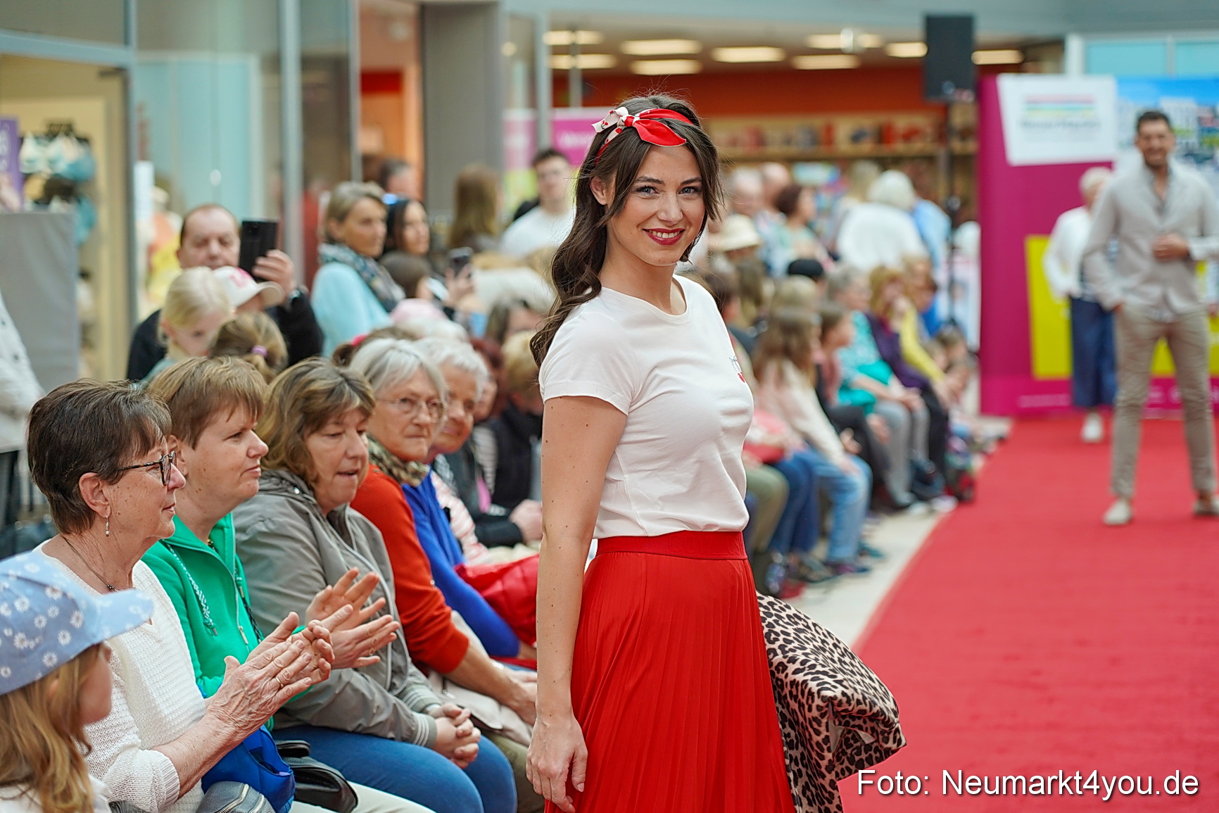 Modenschau NeuerMarkt Fruehling 2025 0058