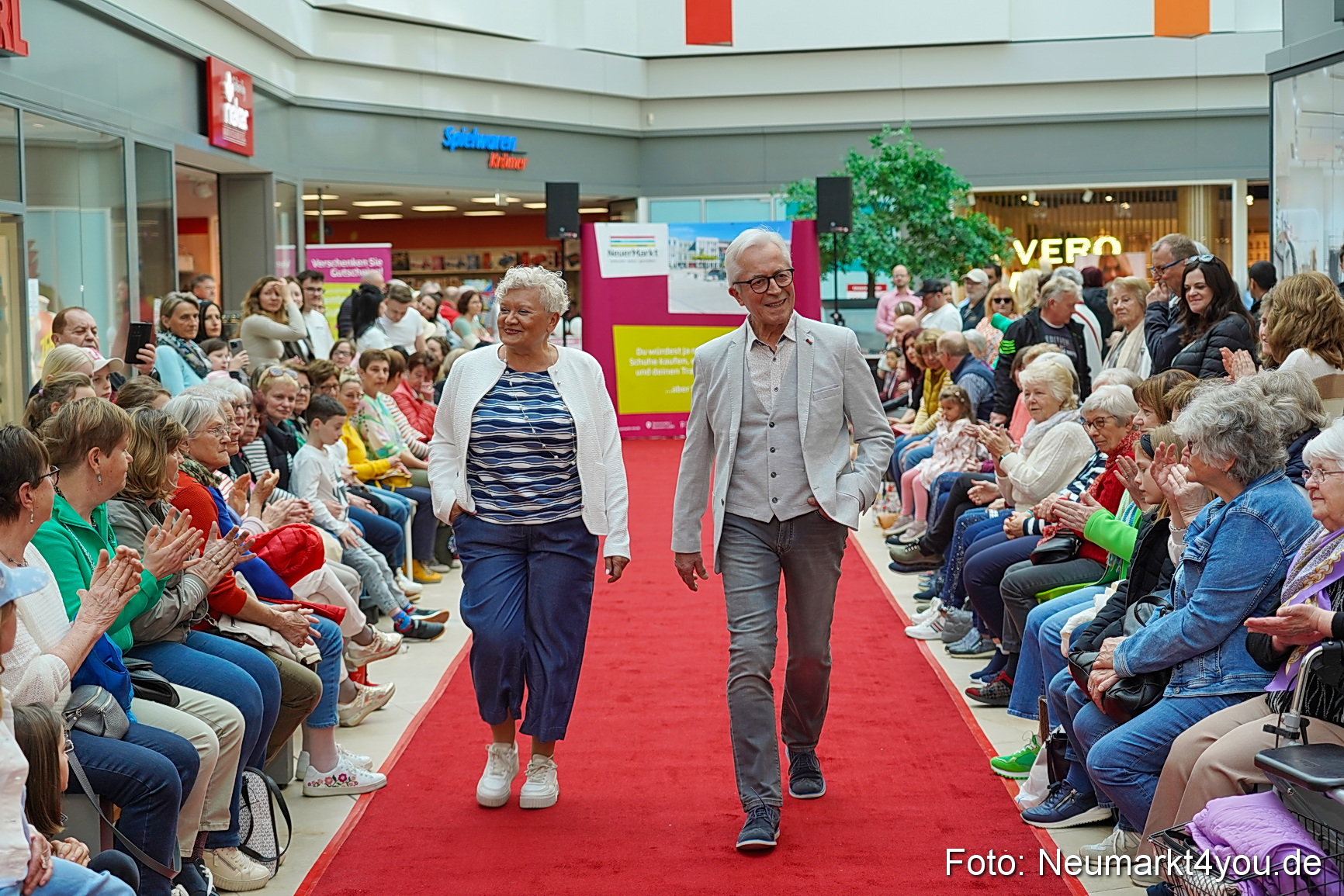 Modenschau NeuerMarkt Fruehling 2025 0059