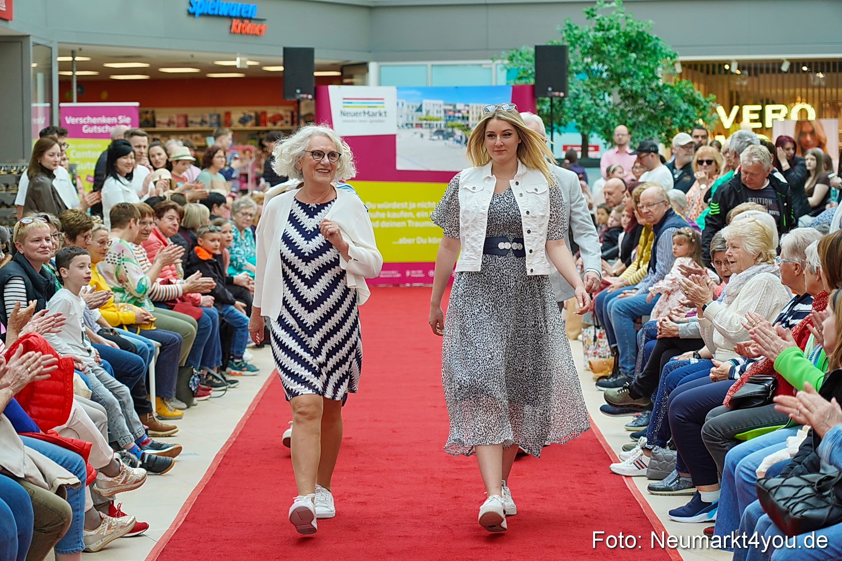 Modenschau NeuerMarkt Fruehling 2025 0060