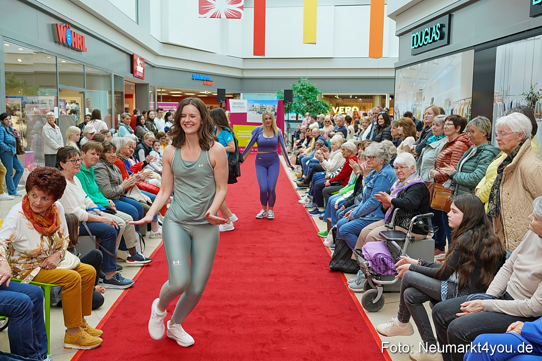 Modenschau NeuerMarkt Fruehling 2025 0063