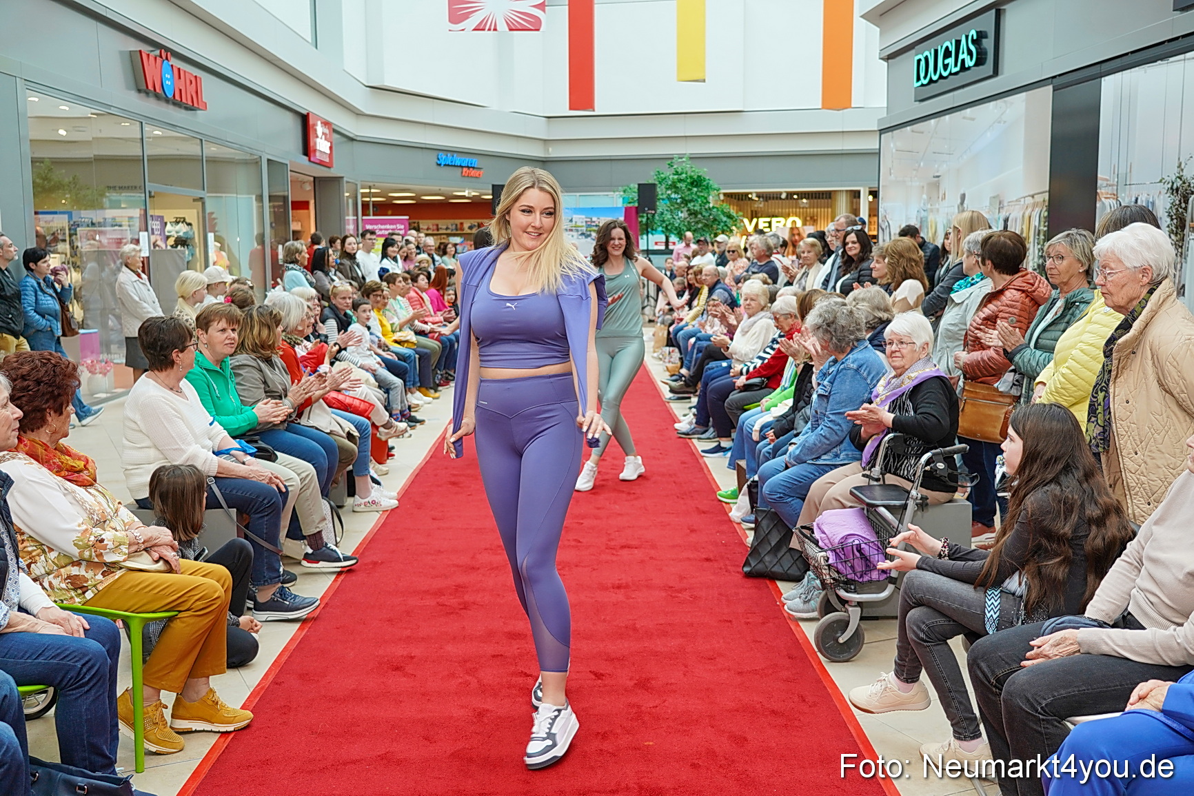 Modenschau NeuerMarkt Fruehling 2025 0065