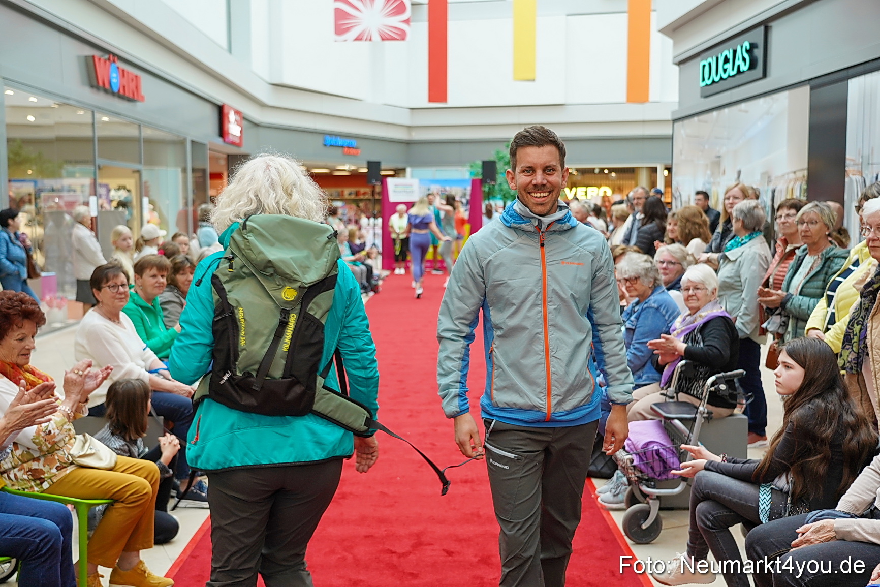 Modenschau NeuerMarkt Fruehling 2025 0066