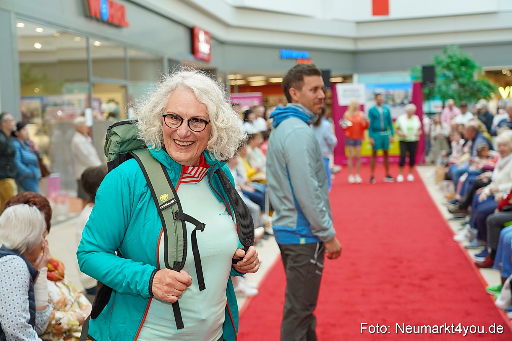Modenschau NeuerMarkt Fruehling 2025 0068