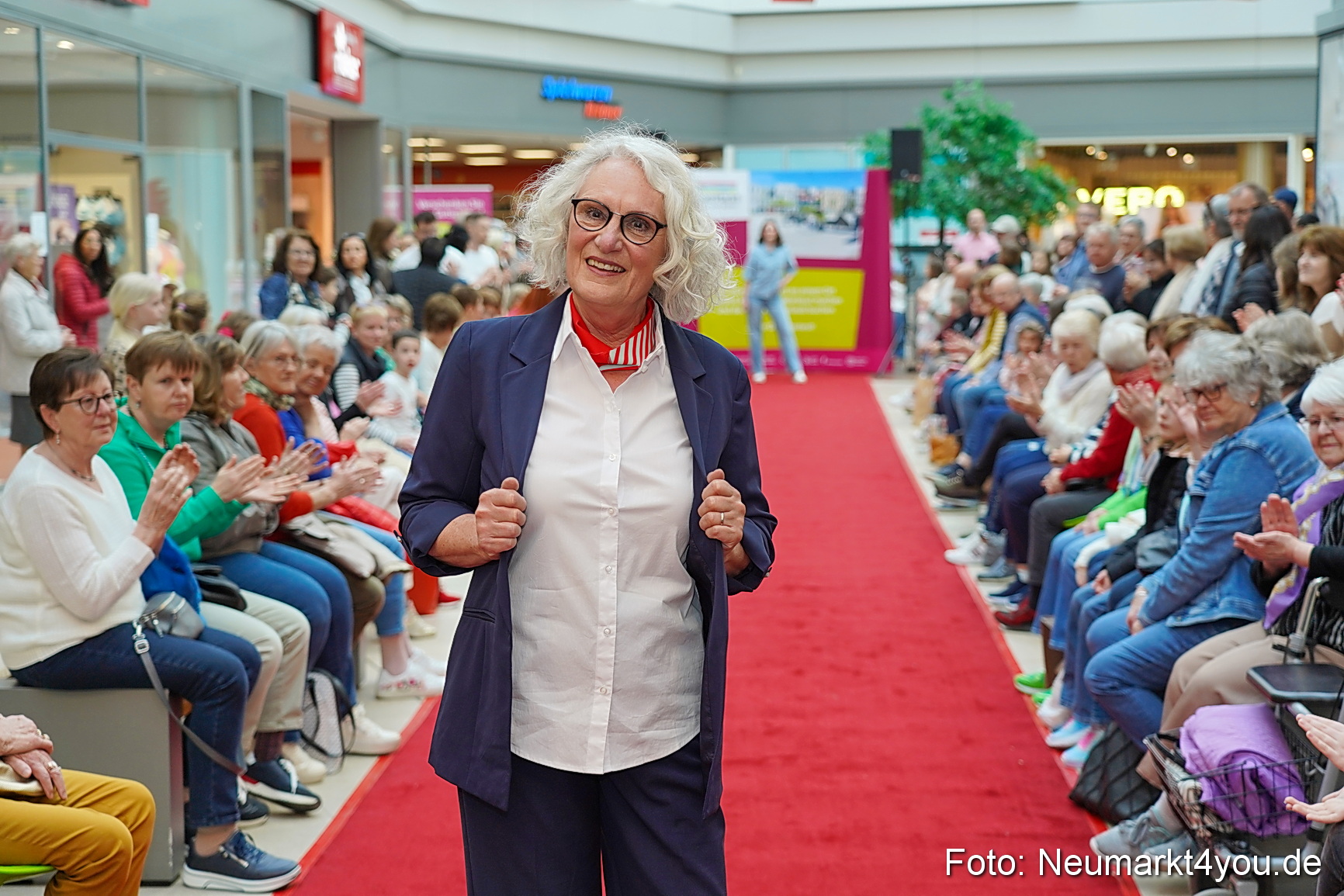 Modenschau NeuerMarkt Fruehling 2025 0079