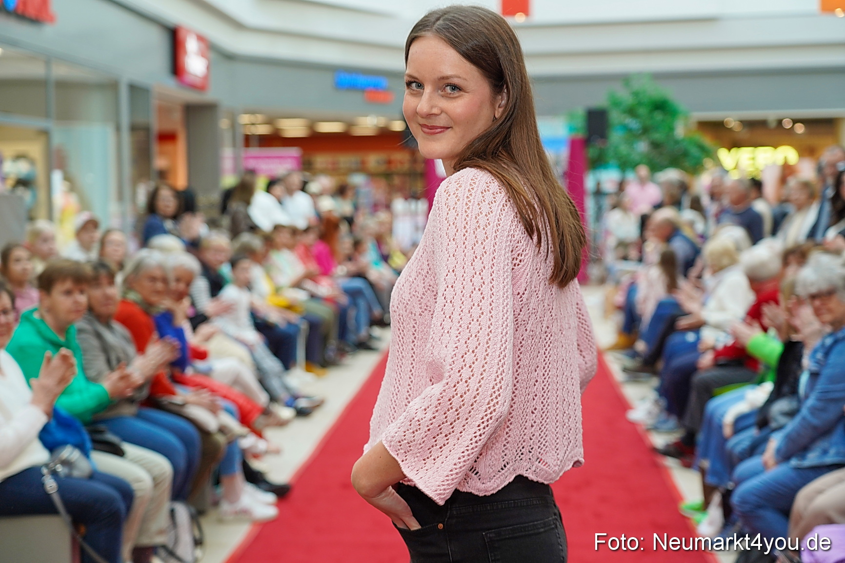 Modenschau NeuerMarkt Fruehling 2025 0083