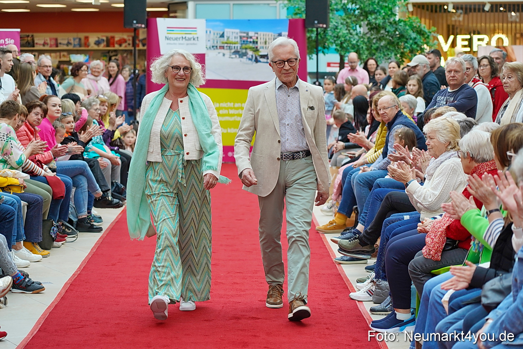 Modenschau NeuerMarkt Fruehling 2025 0087