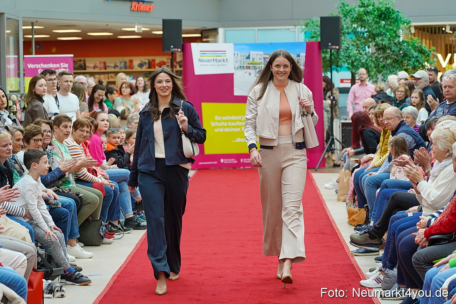 Modenschau NeuerMarkt Fruehling 2025 0093