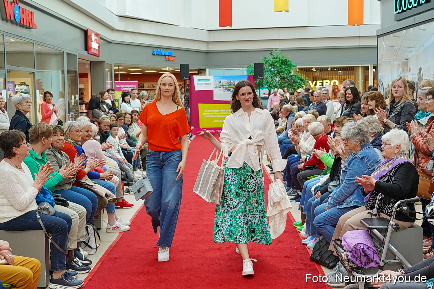 Modenschau NeuerMarkt Fruehling 2025 0095