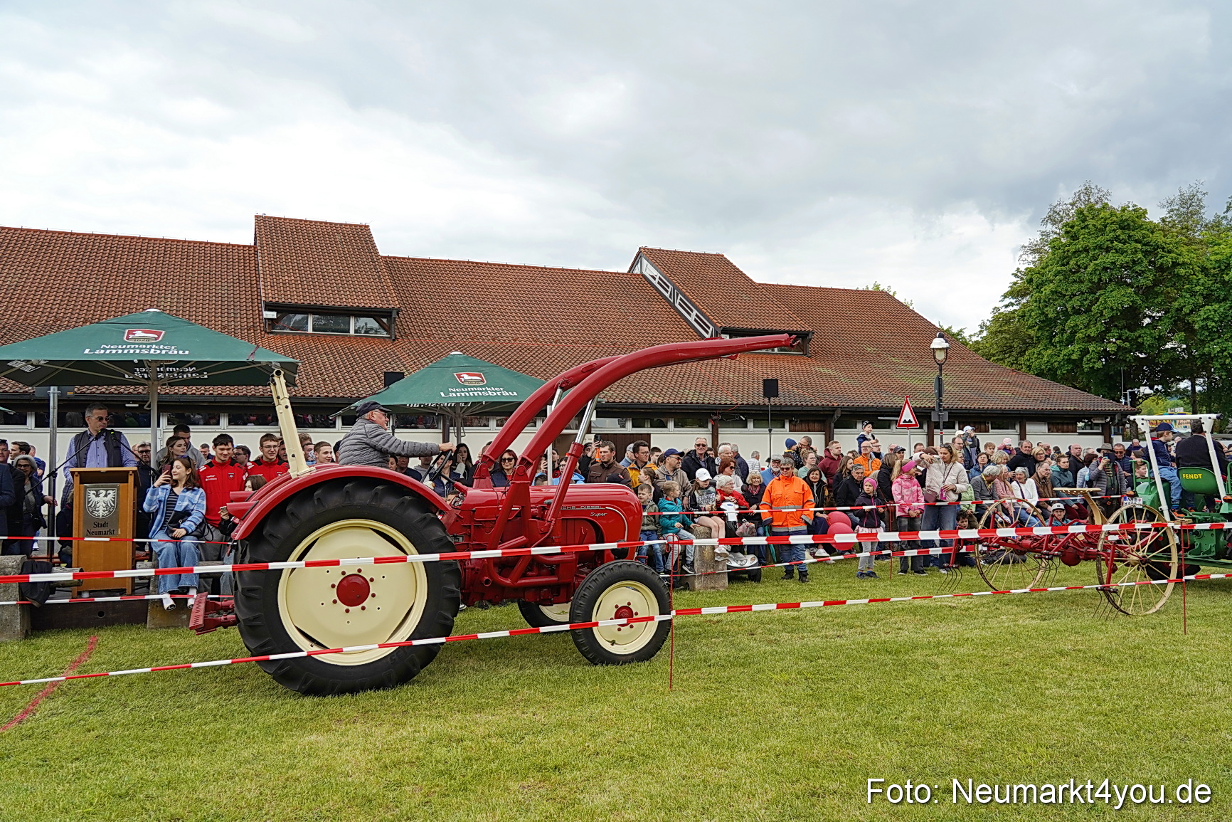Esellrennen Fruehlingsfest Neumarkt 2026 0110