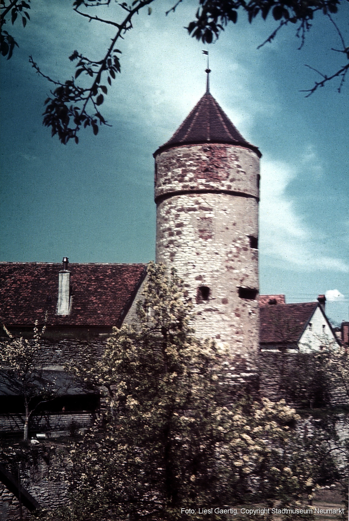 Pulverturm mit Stadtgraben
