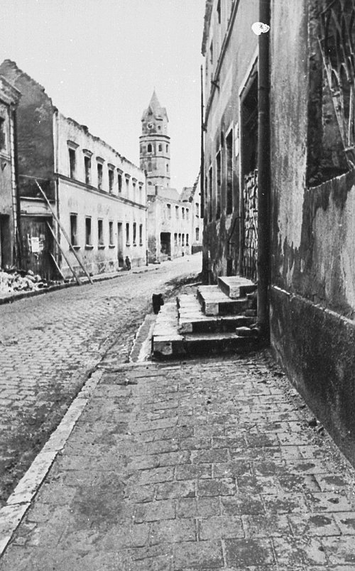 1Neumarkter Klostergasse Richtung Hofkirche 1946