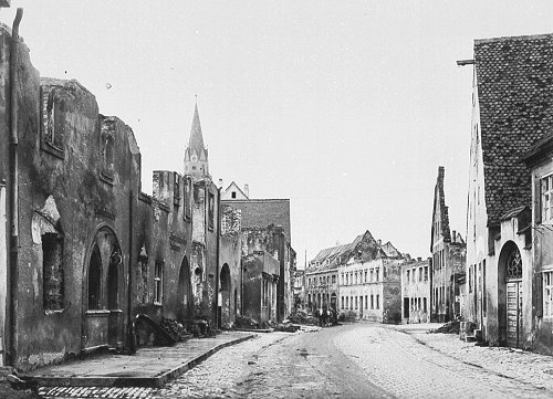 1Neumarkter Klostergasse Richtung Rathaus 1946