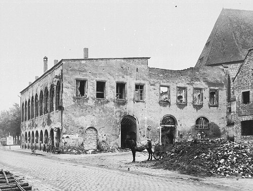 1Neumarkter Rathaus 1946 Nordseite