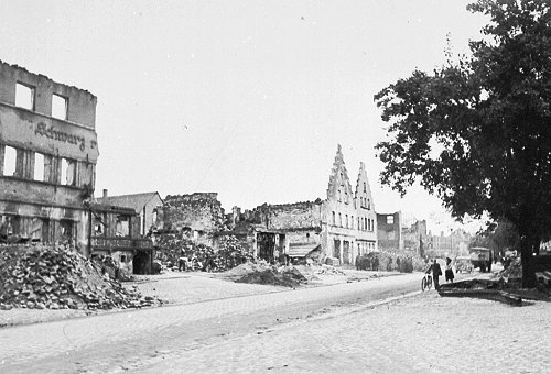 1Oberer Markt Richtung S den 1946
