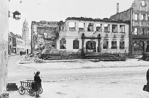 1Rathaus Ecke Klostergasse 1946